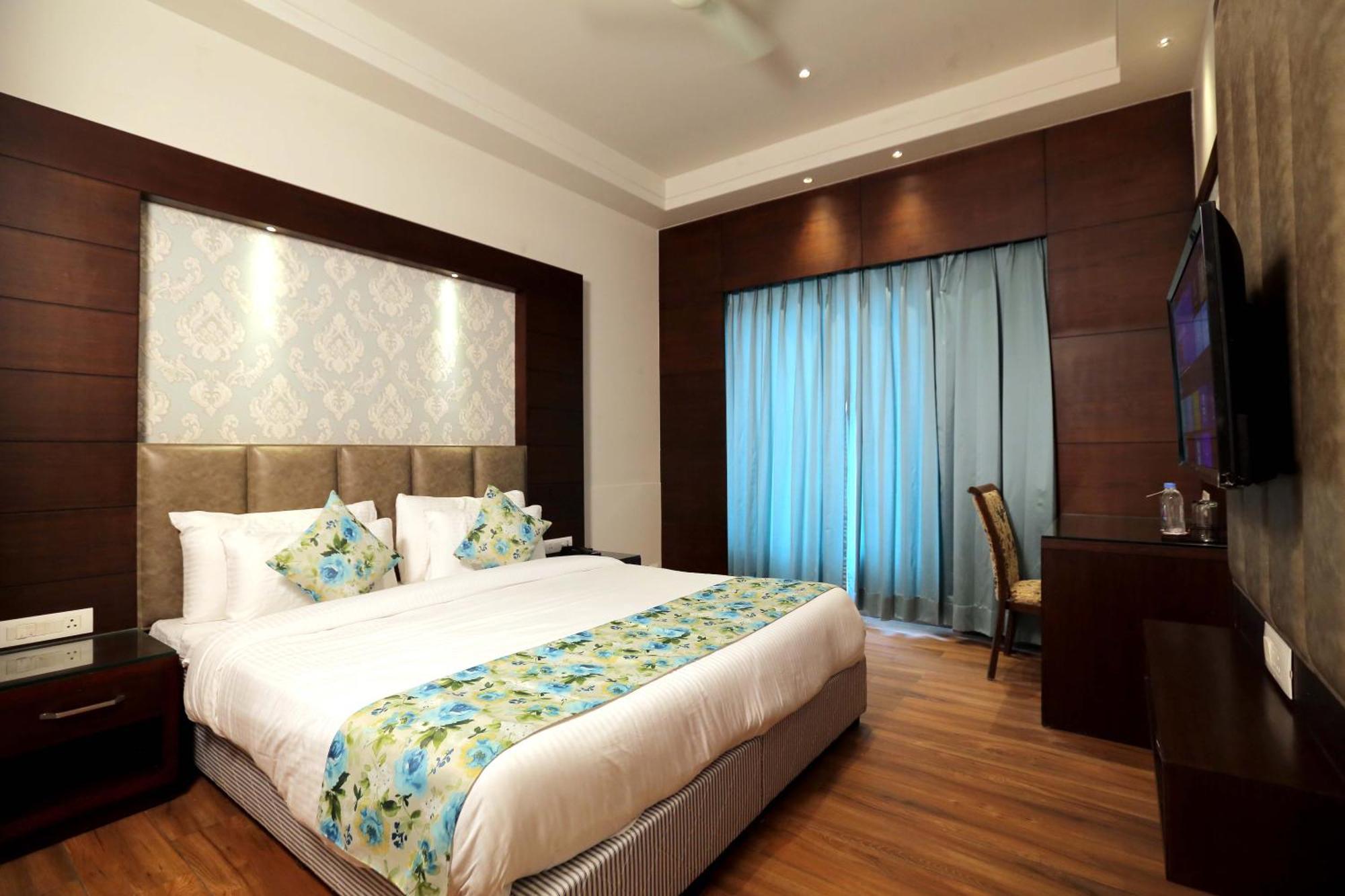 The Stella Hotel & Resort Ludhiana Exterior foto