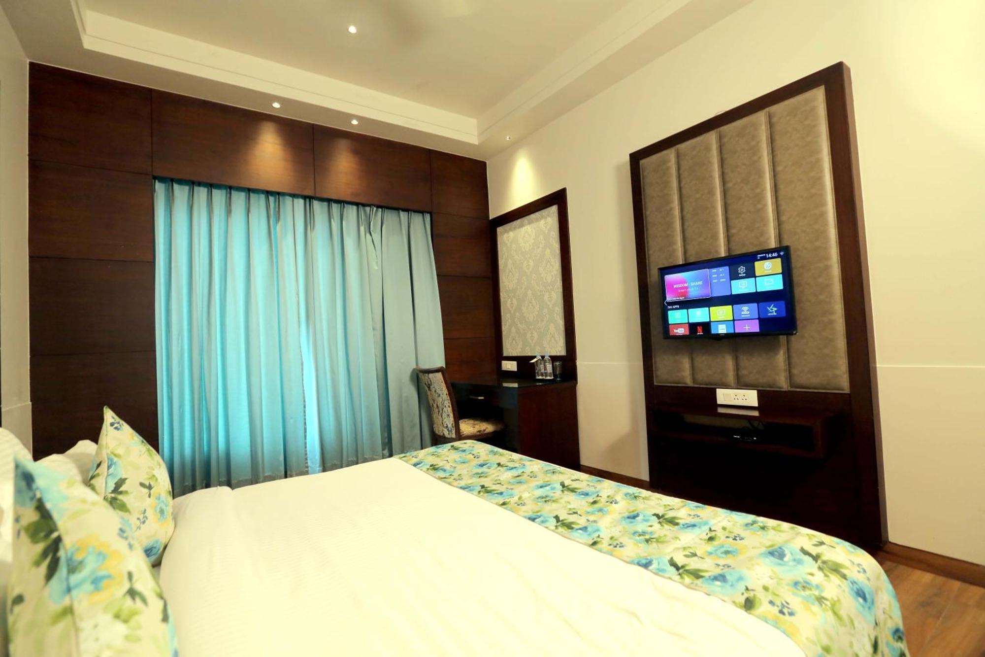 The Stella Hotel & Resort Ludhiana Exterior foto