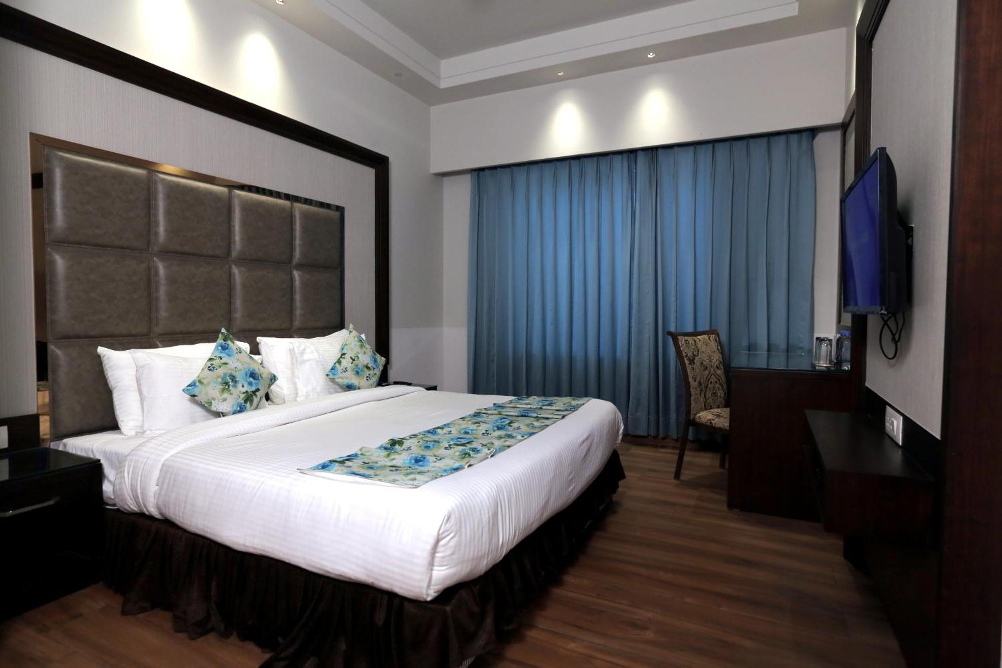 The Stella Hotel & Resort Ludhiana Exterior foto