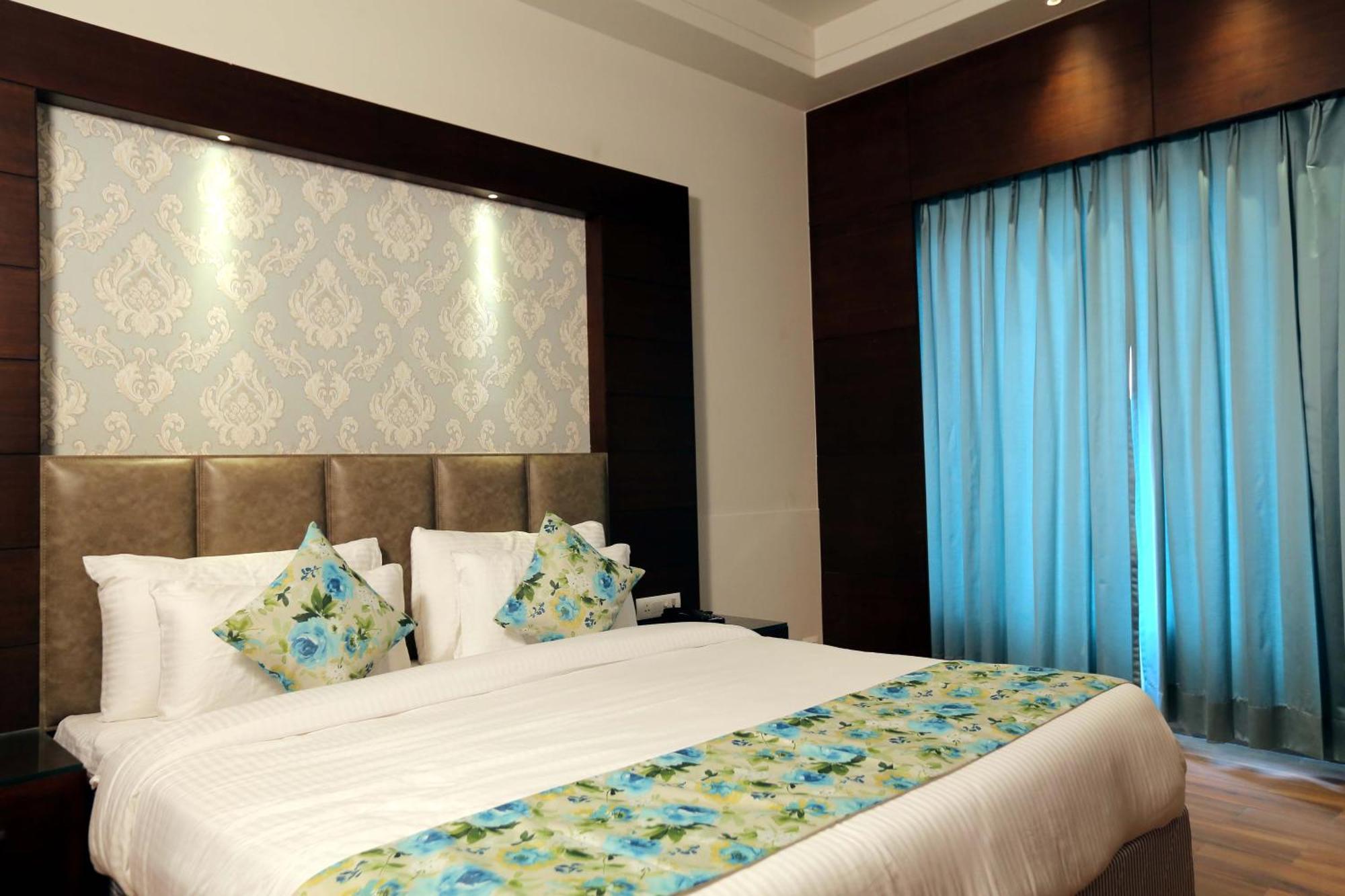 The Stella Hotel & Resort Ludhiana Exterior foto
